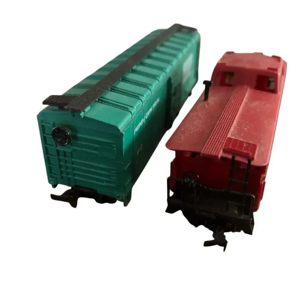 VTG Tyco AHM HO Scale Freight Train Lot: Penn Central Boxcar & Santa Fe Caboose⁠